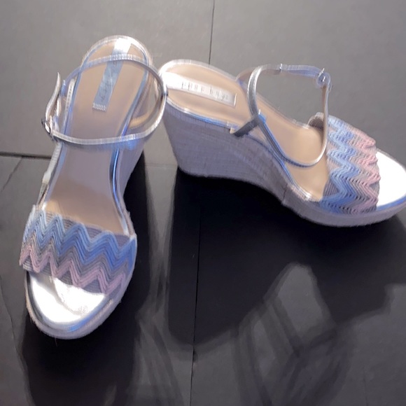 Waterlily Ankle Strap Espadrille Platform Wedges,Sz 9, Pink, Blue, Gray & Silver - Picture 2 of 3